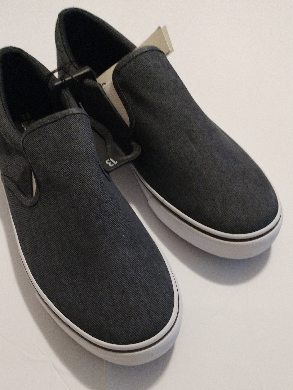 No Boundaries Men's Slip-On Canvas Shoes in Charcoal